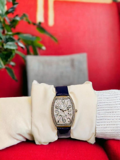 Unisex Leather Strap Watch✨