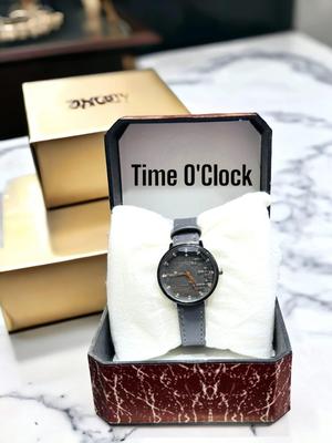 Decent Ladies Watch , 10 Different Amazing Colour
